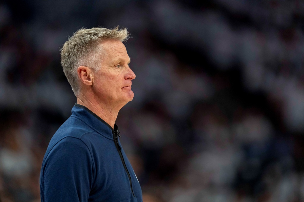 科尔：对上一场高大首发的效果还不清晰 因为我一直想着比赛失误